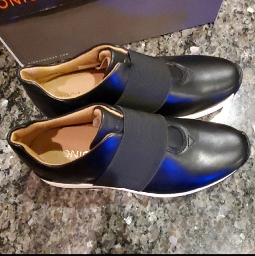 Vionic Codie All Black Casual Sneakers - Picture 6 of 6